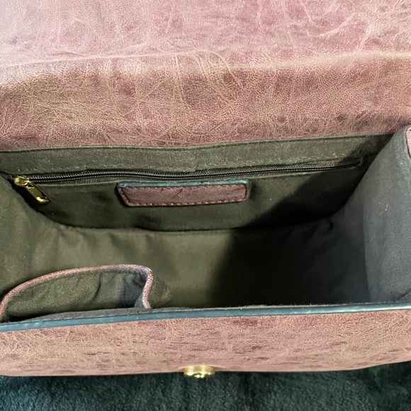 Leather Crossbody Bag Purple Plum with Gold Hardware EUC - Picture 3 of 5